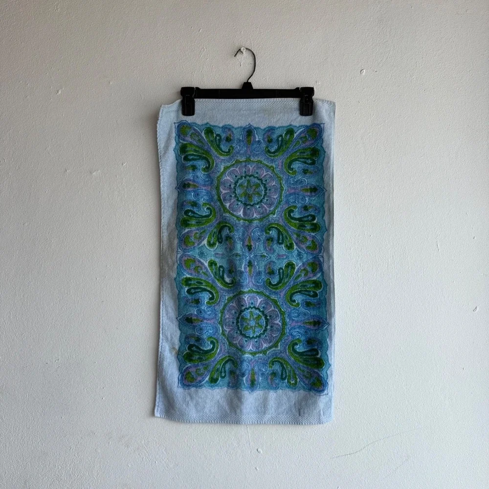 Vintage Cannon Royal Family‎ Psychedelic Floral Hand Towel Made In USA Retro